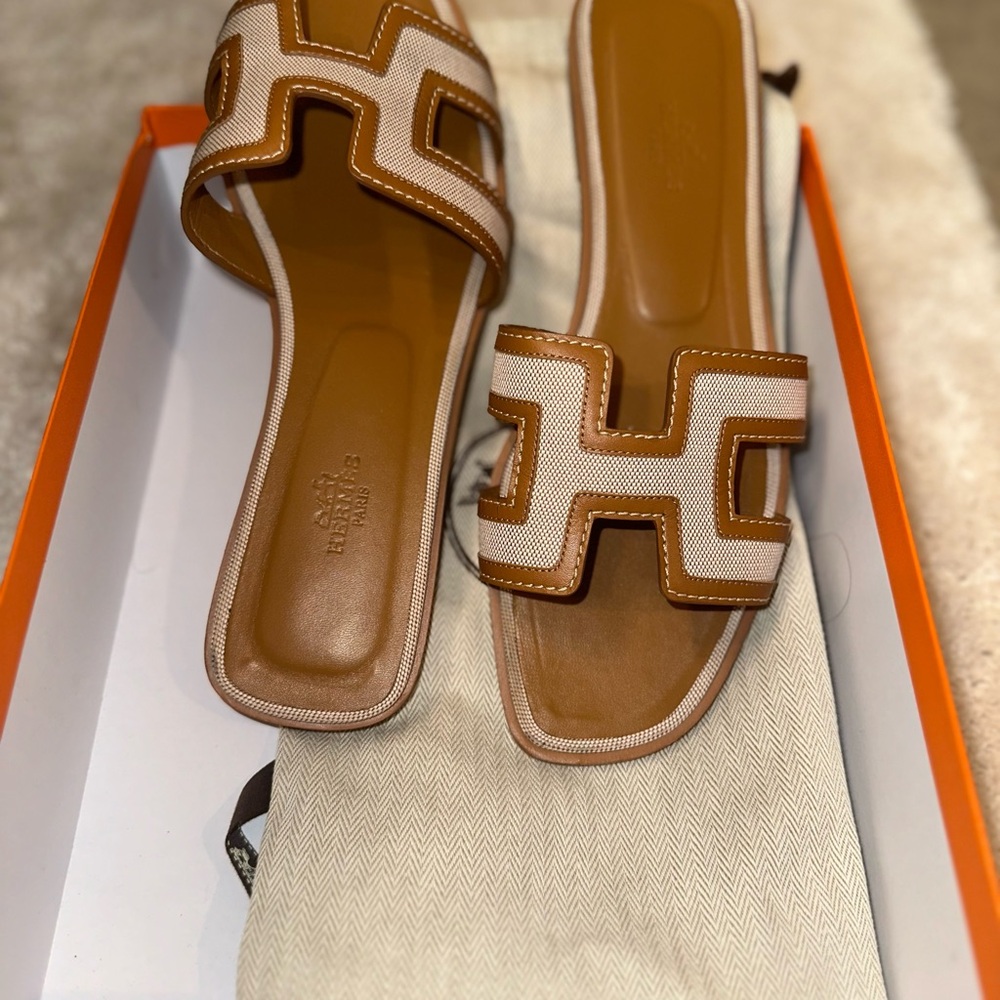 Hermes Oran Tan and White Slide Sandals - Picture 3 of 4